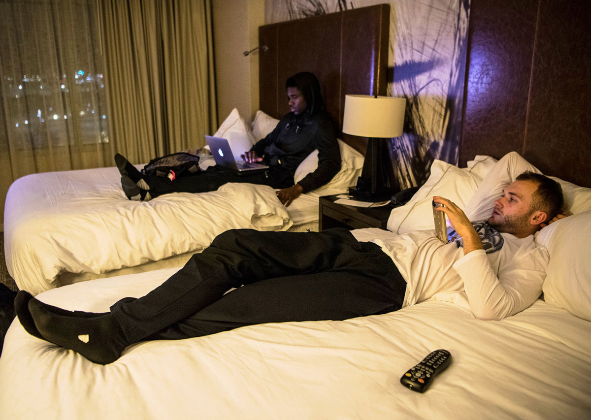 2017-UCLA-Mens-basketball-behind-the-scenes-SI686_TK1_00026.jpg